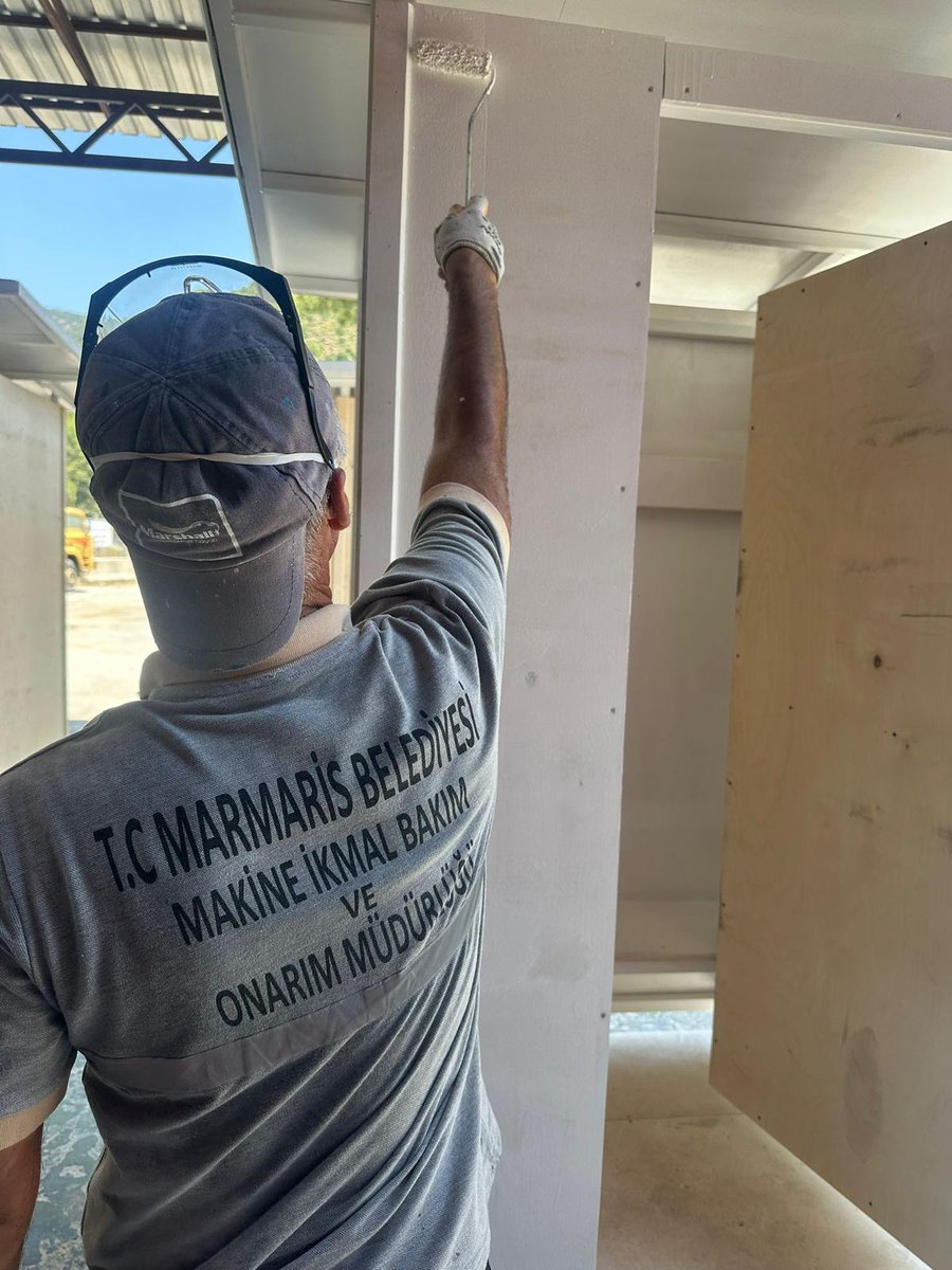 Marmaris Belediyesi Plajlara Yeni Soyunma Kabinleri Kazandırıyor