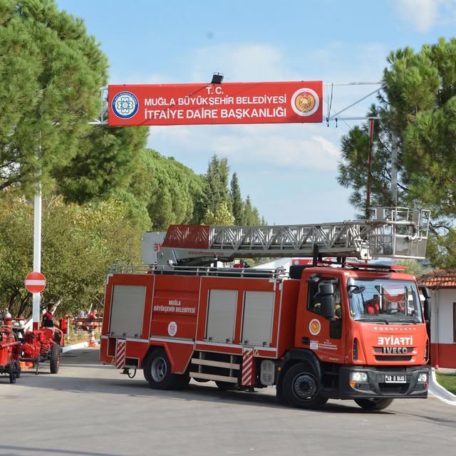 Muğla Belediyesi İzmir Orman Yangınları İçin Destek Ekibi Gönderdi