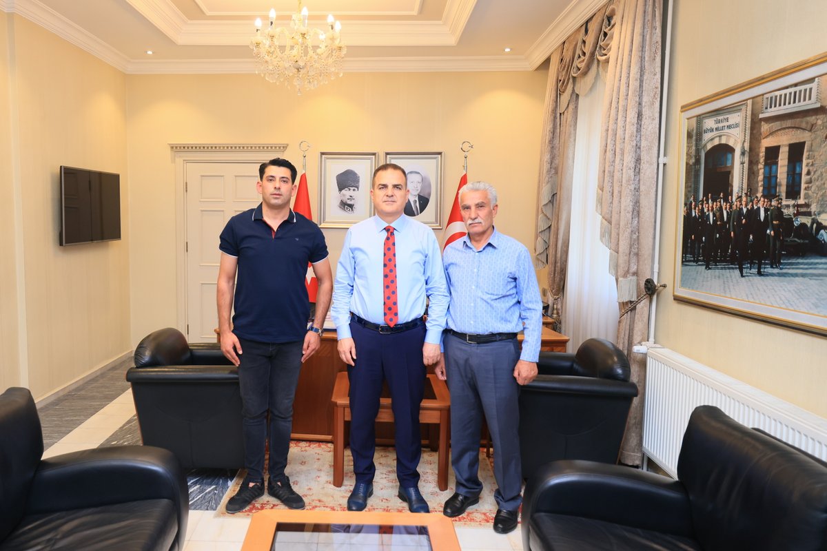 Muğla Valisi Akbıyık'ı Emekli Astsubay ve Oğlu Ziyaret Etti