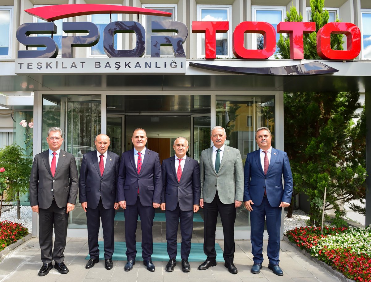 Muğla'da Spor Yatırımları Devam Ediyor: Yeni Sahalar ve Salonlar Yolda