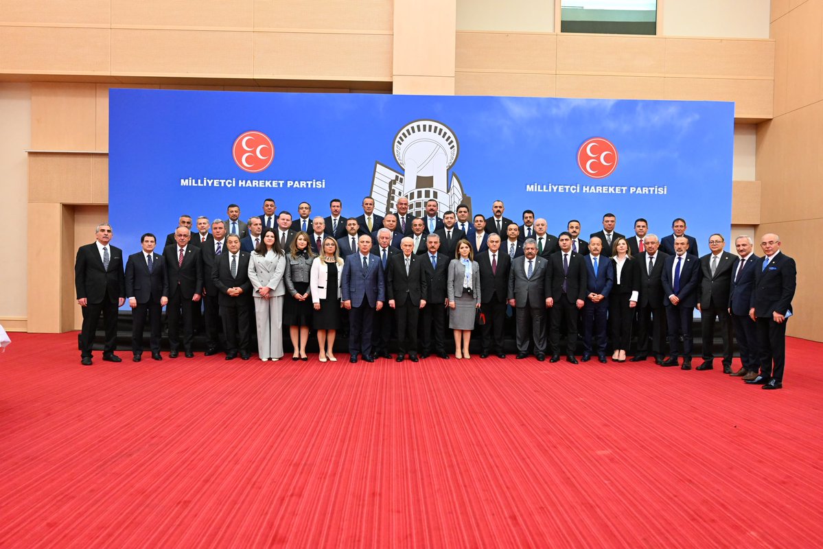 MHP Lideri Bahçeli, ATO Congresium'da Parti Heyetiyle Akşam Yemeğinde Bir Araya Geldi