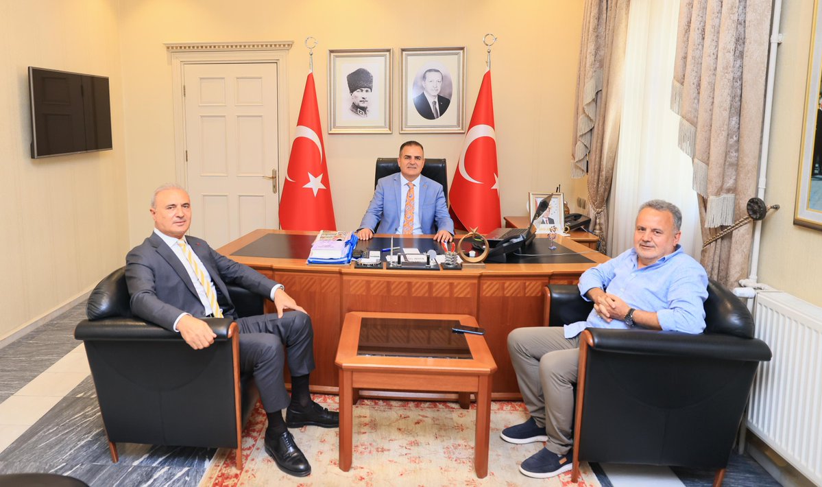 Muğla İli Muhtarlar Derneği Başkanı Kadir Gümüş, Valisi Dr. İdris Akbıyık'ı Ziyaret Etti