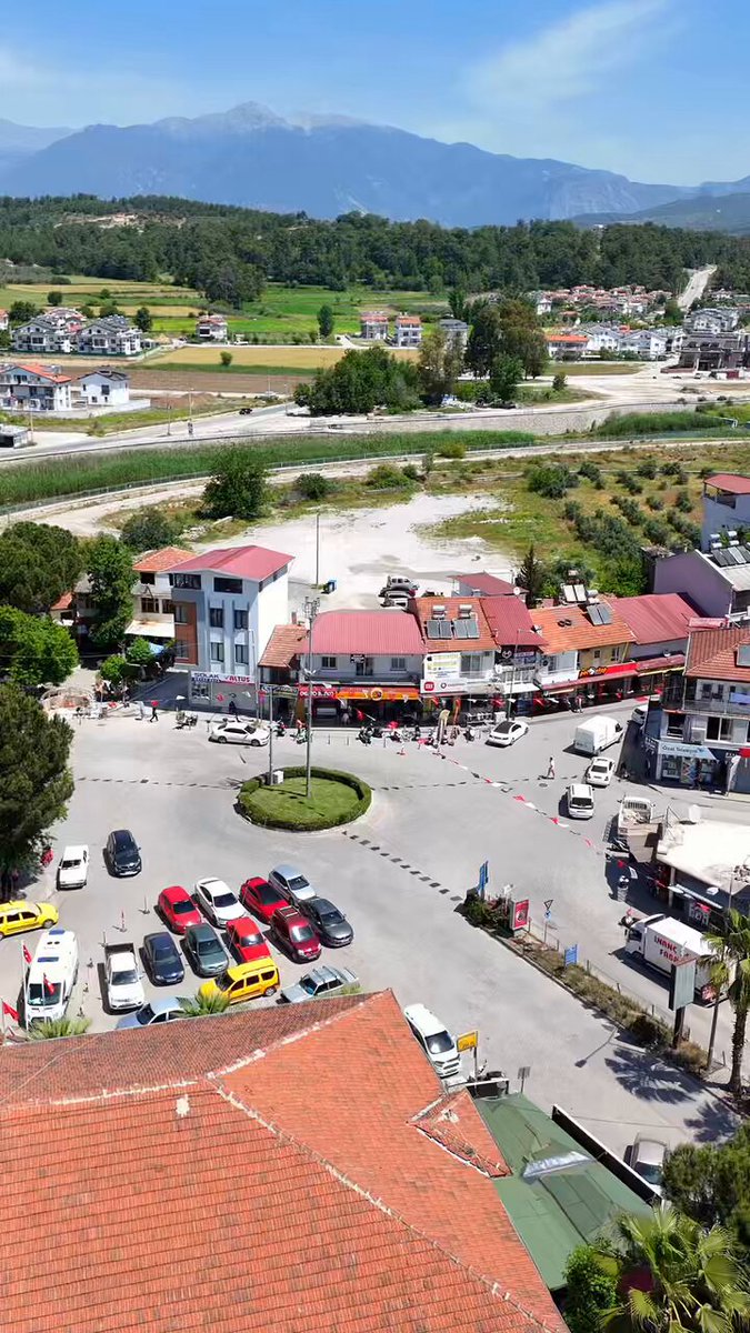 Seydikemer'de Trafik Güvenliği ve Kent Estetiği İçin Orta Refüj Düzenlemeleri Tamamlandı