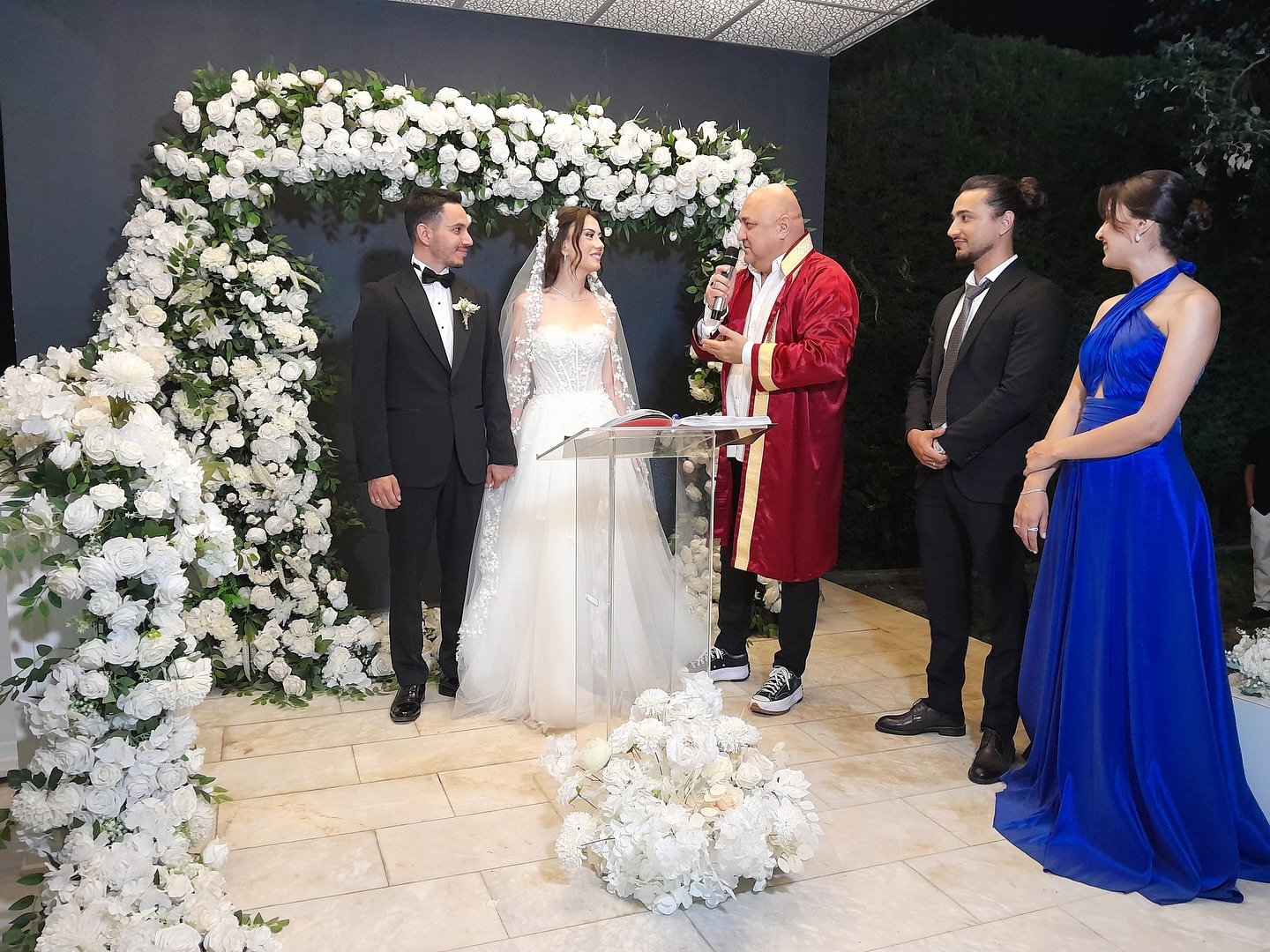 Yatağan'da Yeni Evlenen Çifte Belediye Başkanı Günay'dan Mutluluk Dileyişi