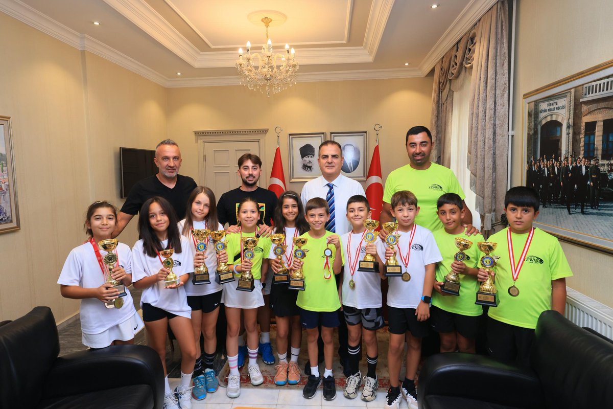 Muğla Tenis Kulübü Sporcuları Valisi Akbıyık'ı Ziyaret Etti