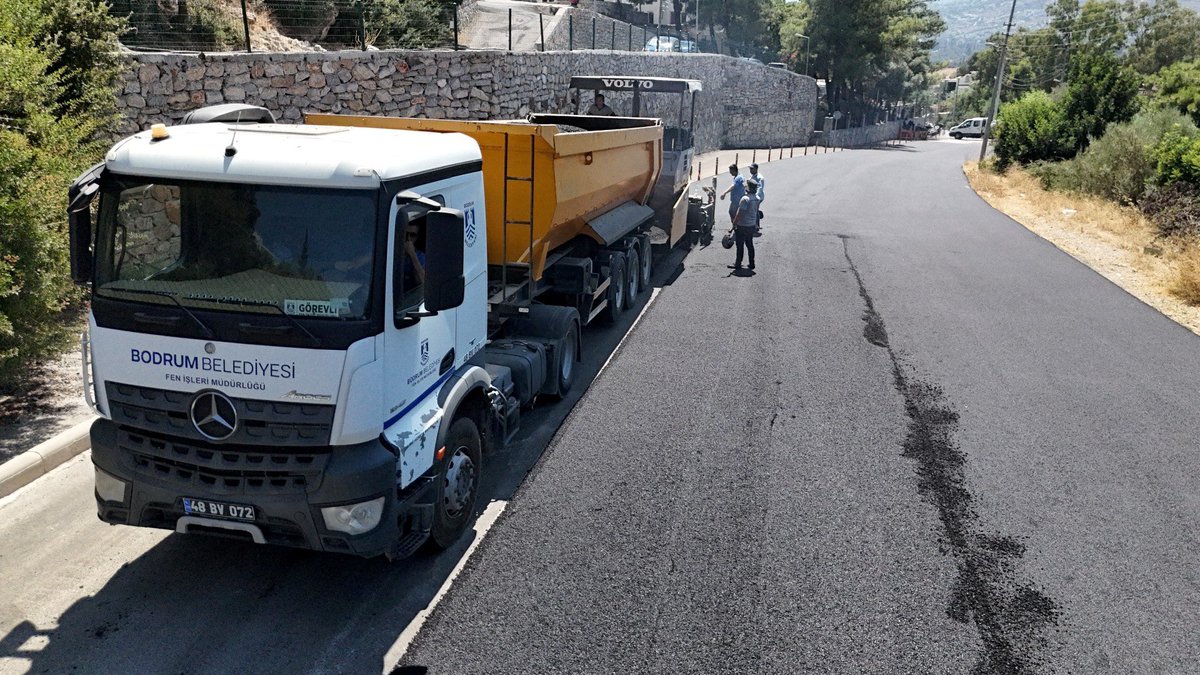 Bodrum ve Muğla'da Yollar Yenileniyor: Beton Parke ve Asfalt Çalışmaları Aralıksız Sürüyor