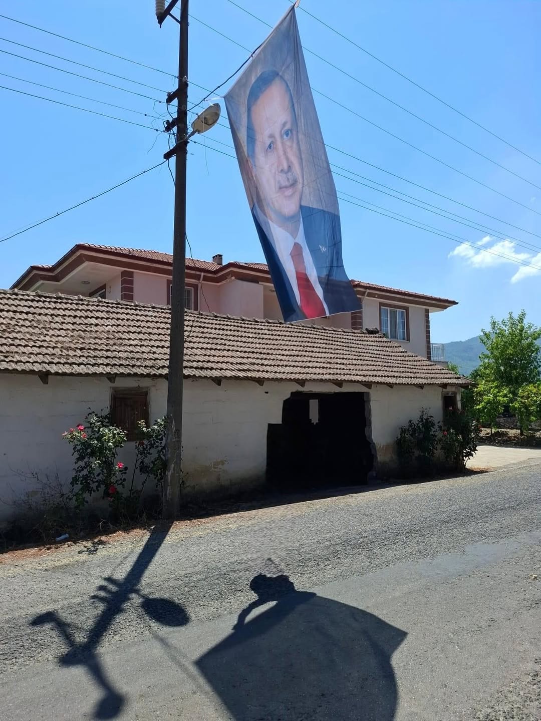Muğla'da Cumhurbaşkanı Erdoğan'a Hakaret Girişimi: AK Parti'den Yasal İşlem Başlatıldı