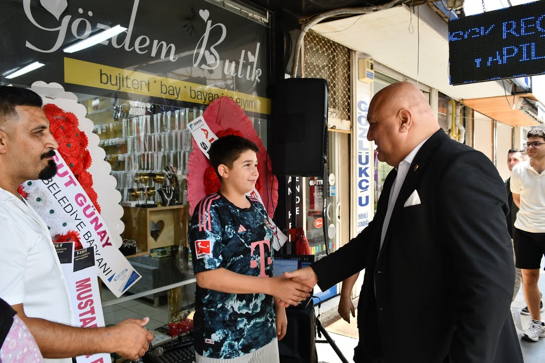 Yatağan'da Yeni Butik ve Bijuteri Açıldı: Başkan Günay Tebrik Etti