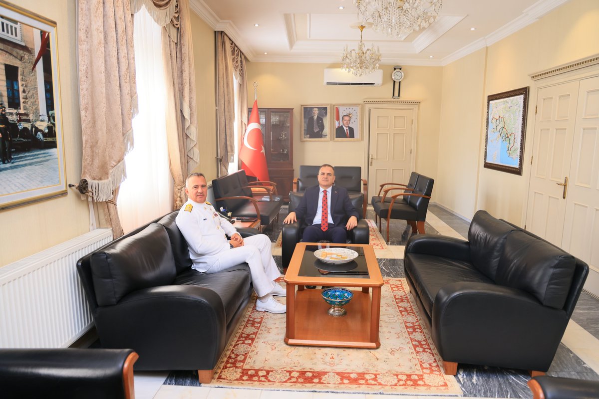 Emekliye Ayrılan Aksaz Deniz Üs Komutanı, Muğla Valisi'ni Ziyaret Etti