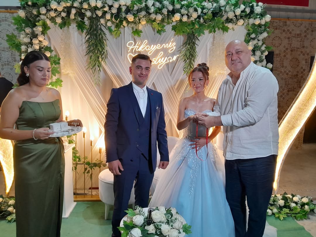 Yatağan Belediye Başkanı Mesut Günay, Genç Çiftin Nişanını Şahitlik Etti