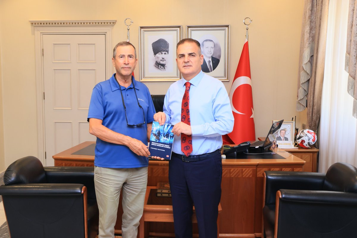 Eski Kastamonu Valisi, Muğla Valisi'ni Ziyaret Etti ve Akademik Çalışmasını Paylaştı