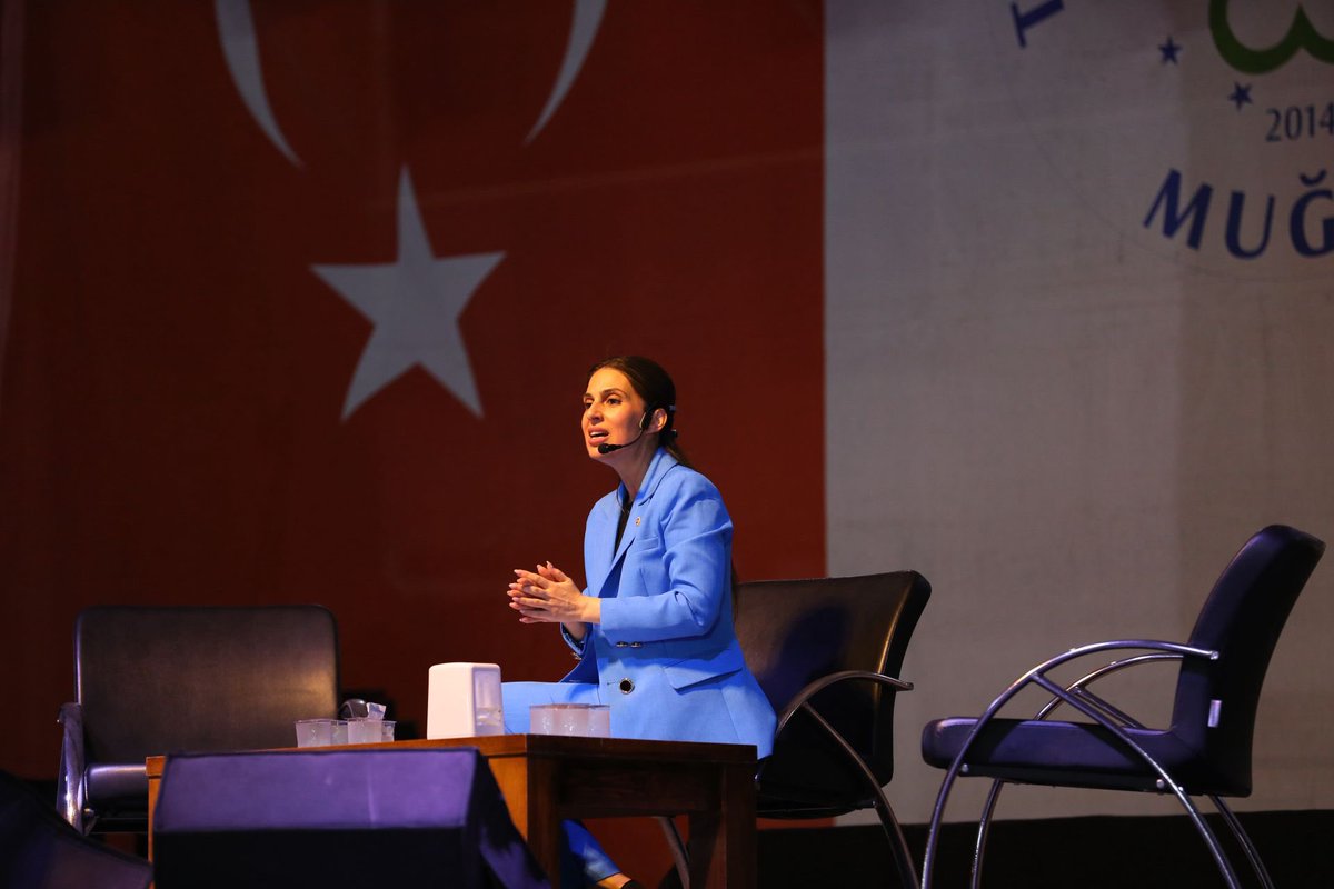Dalaman'da Kitap Günleri Coşkusu: Gizem Özcan ve Cemal Enginyurt'un Katılımıyla Devam Ediyor