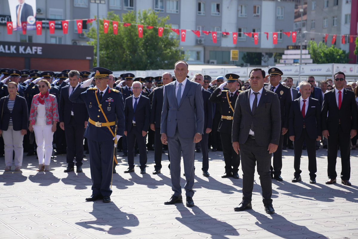 Dalaman'da Zafer Bayramı Coşkusu: Başkan Durmuş Atatürk Anıtı'na Çelenk Sundu