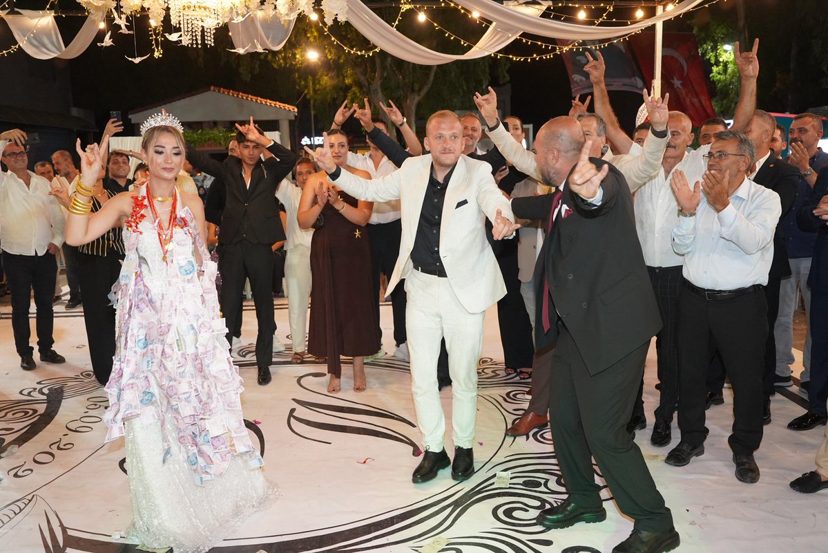 MHP Muğla İl Başkanlığı Bodrum'da Düğün Merasimine Katıldı