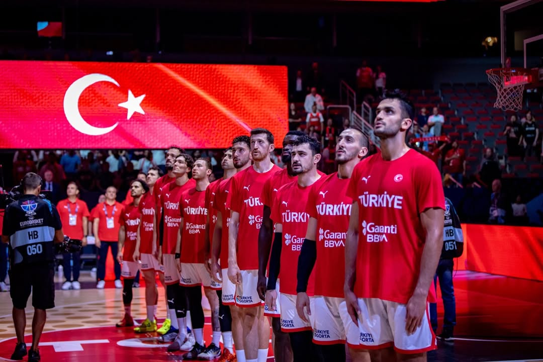 A Milli Erkek Basketbol Takımı Avrupa Şampiyonası'nda Finale Yükseldi