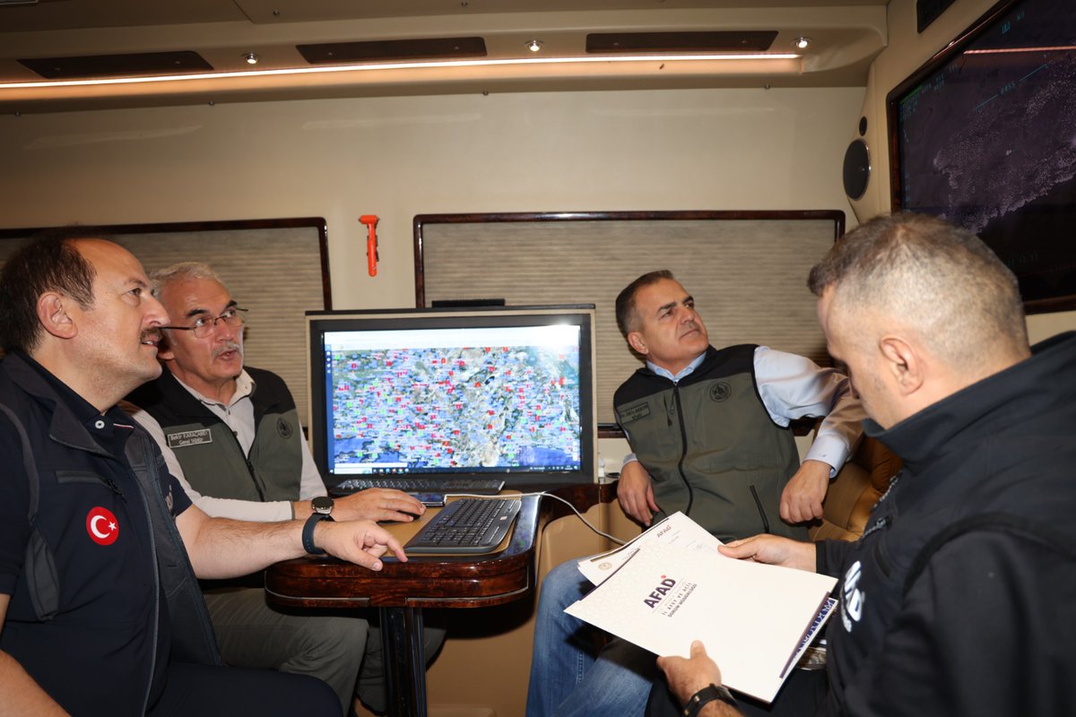 Muğla Valisi Pehlivan, Köyceğiz'deki Yangın Yönetim Merkezi'ni İnceledi