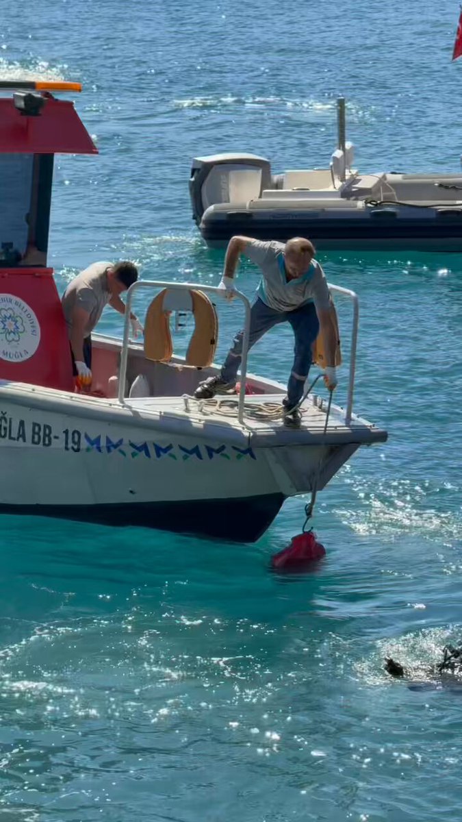 Marmaris'te Deniz ve Kıyı Temizliği Yapıldı: 90 Çuval Çöp Toplandı