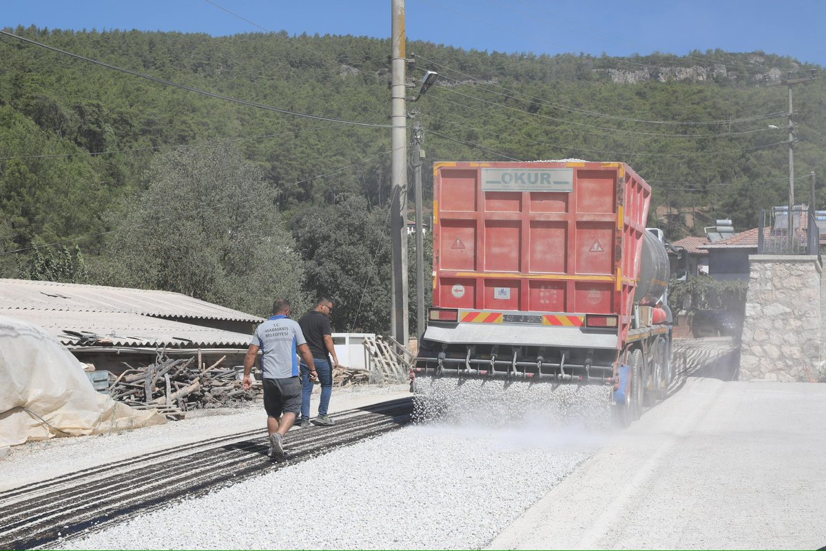 Marmaris'te Kırsal Mahallelerde Yol Çalışmaları Başladı
