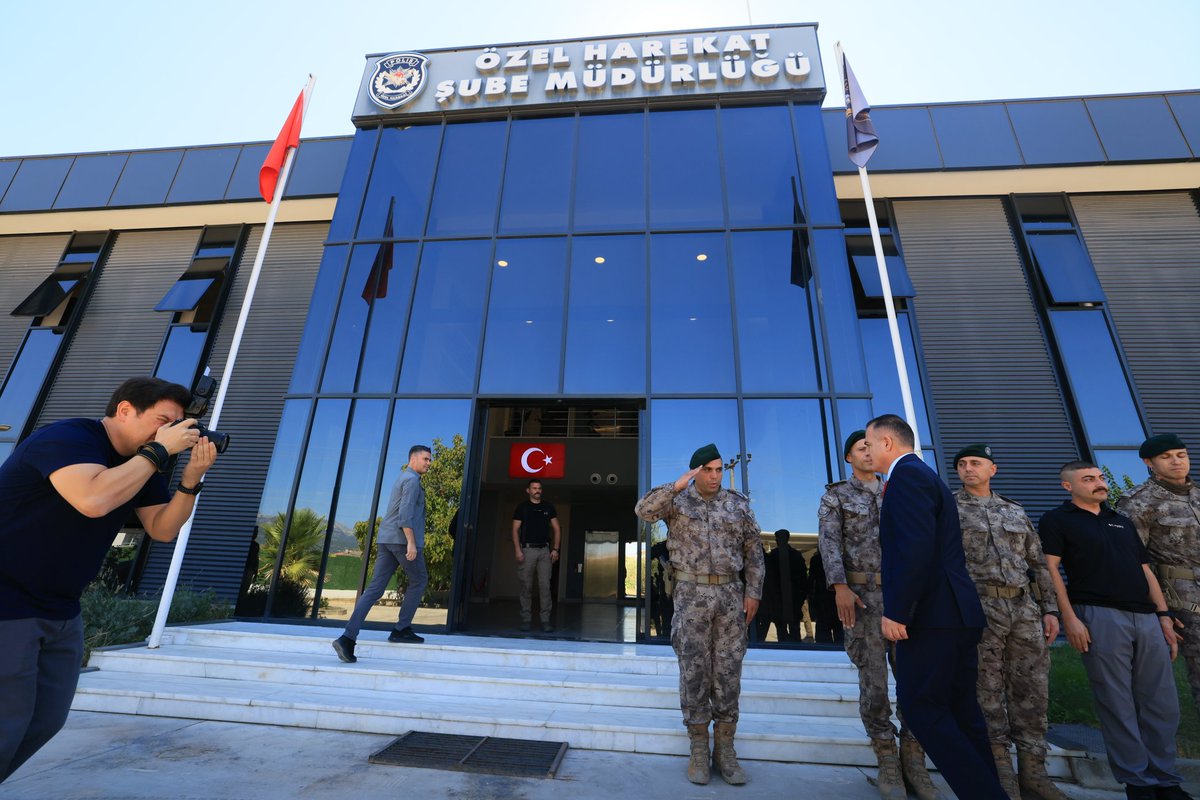 Muğla Valisi, Özel Harekat Şubesini Ziyaret Etti ve Personeli Teşekkür Etti