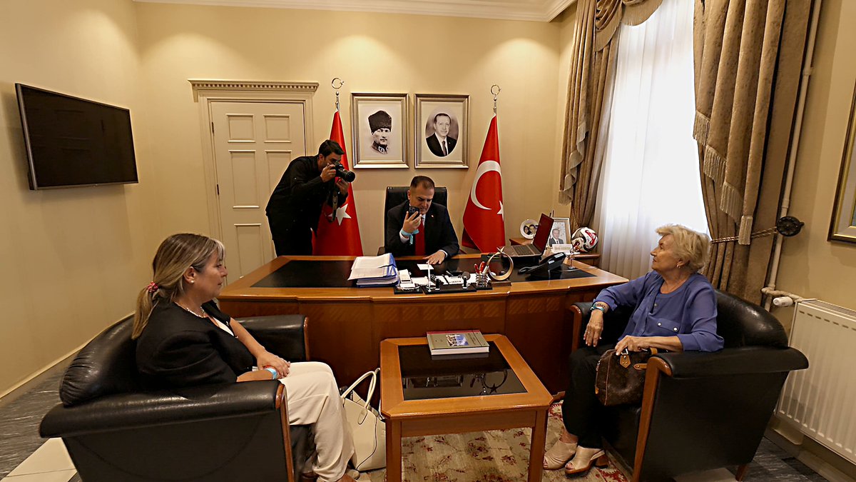 Muğla Valisi, Gazze'ye Yardım Seferinde Bulunan Genci Kutladı