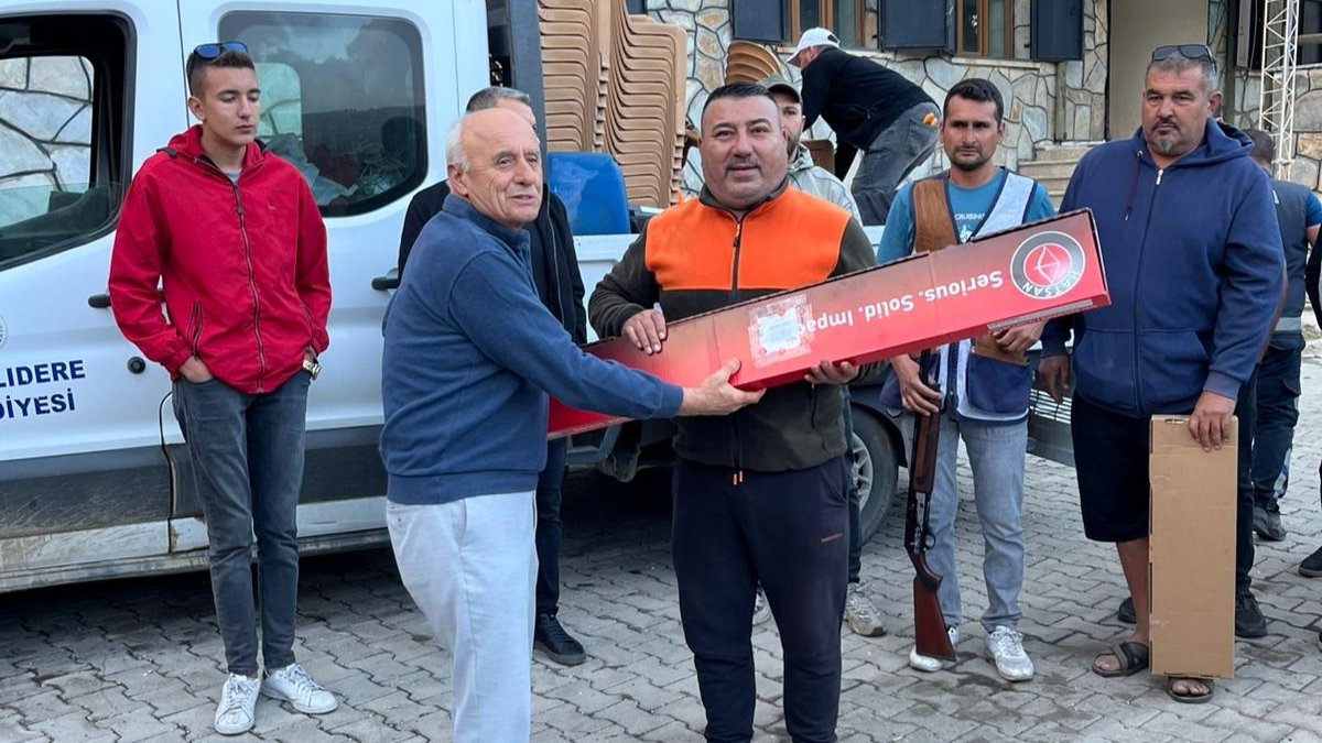 MHP'li Ali Gencer, Gökçukur Avcılık ve Atıcılık Şenliği'nde Derece Aldı