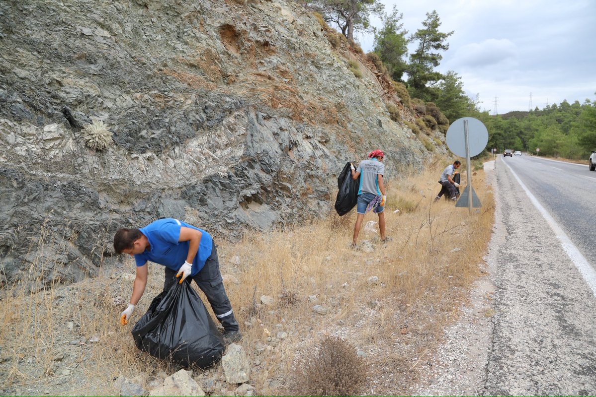 Marmaris'te 2 Günde 55 Kilometrelik Yol Temizlendi: 580 Poşet Çöp Toplandı