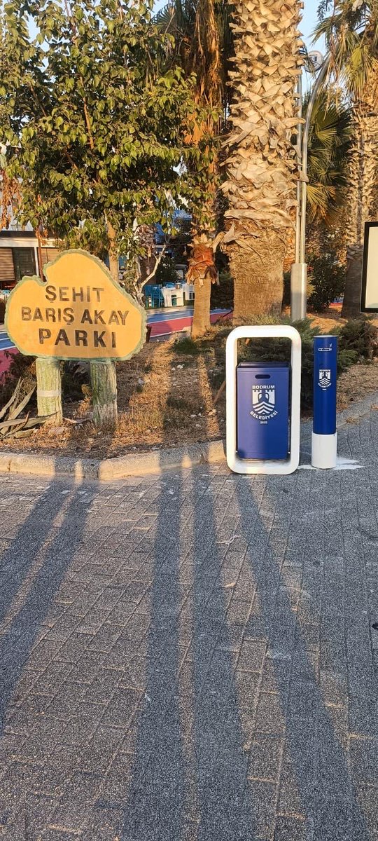 Bodrum'da Kent Estetiğine Uygun Yeni Çöp Kutuları ve Küllükler