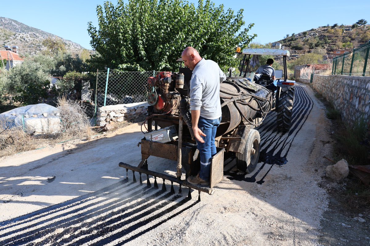 Marmaris'te Bozburun Mahallesi Yolları Yenileniyor