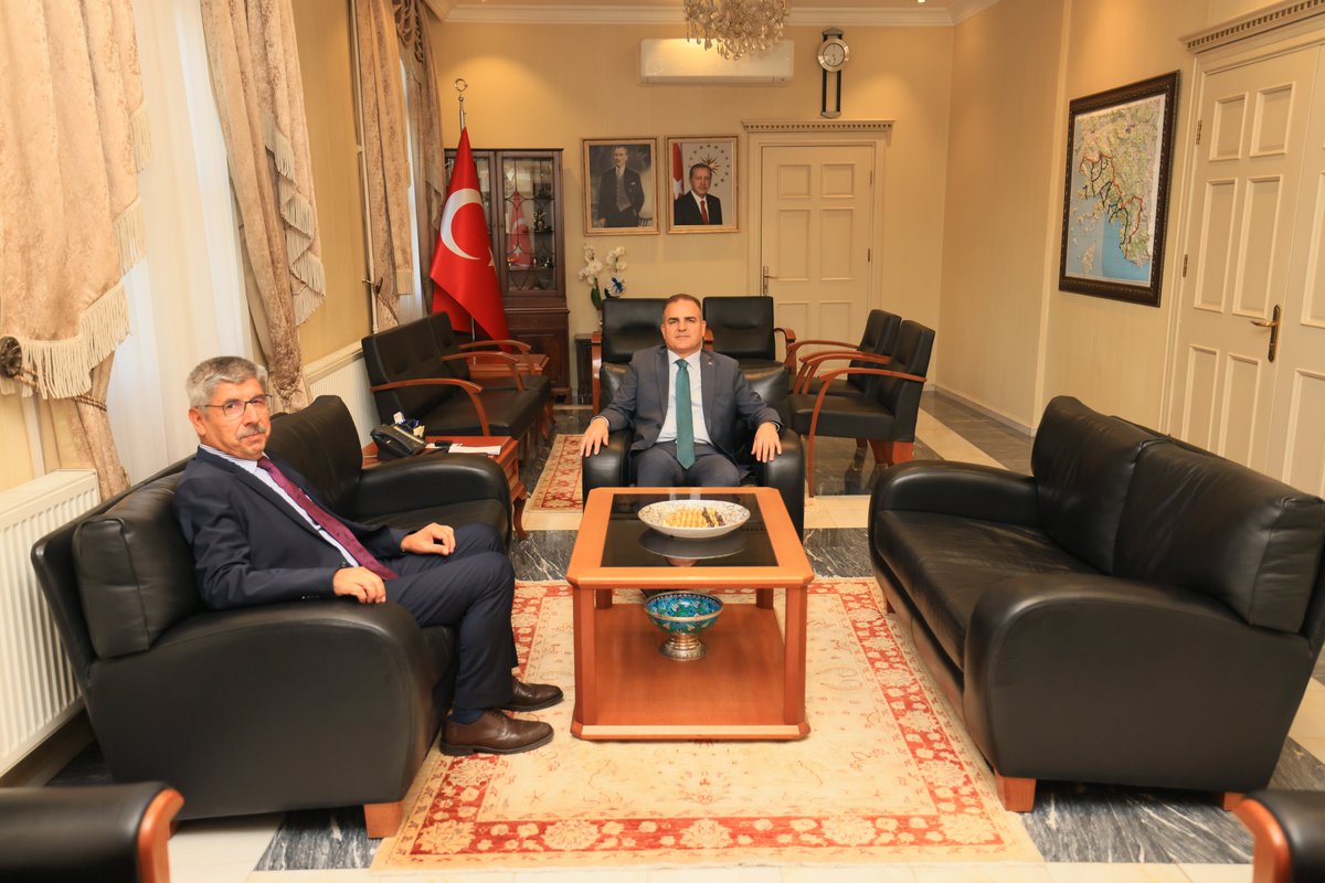 Muğla Sıtkı Koçman Üniversitesi Rektörü Prof. Dr. Turhan Kaçar, Vali Akbıyık'ı Ziyaret Etti