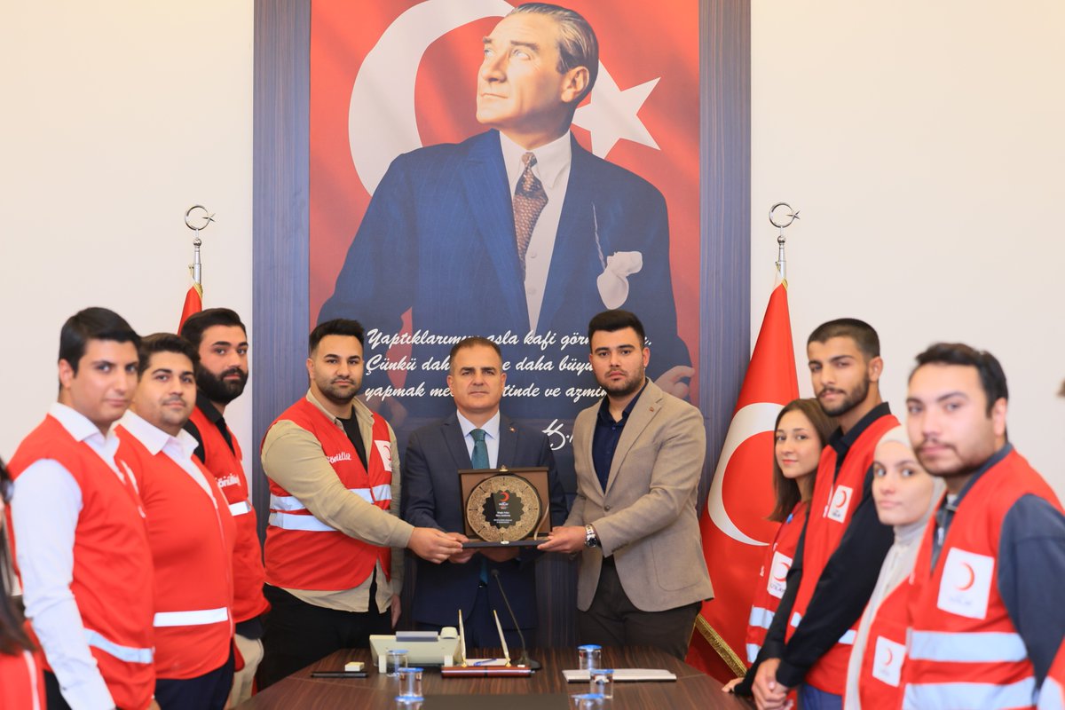 Muğla Genç Kızılay, Vali İdris Akbıyık'ı Ziyaret Etti