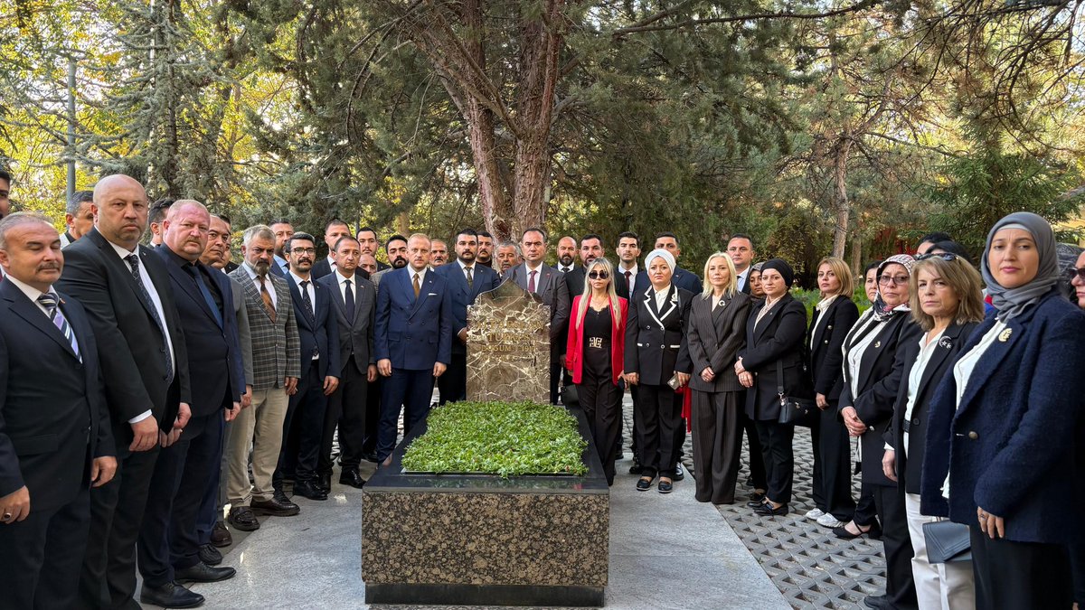 MHP Muğla Teşkilatı, Alparslan Türkeş'i Anıt Mezarında Andı