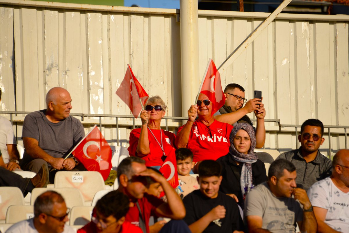 Fethiyespor Taraftarlarından Cumhuriyet Bayramı'na Özel Tribün Coşkusu