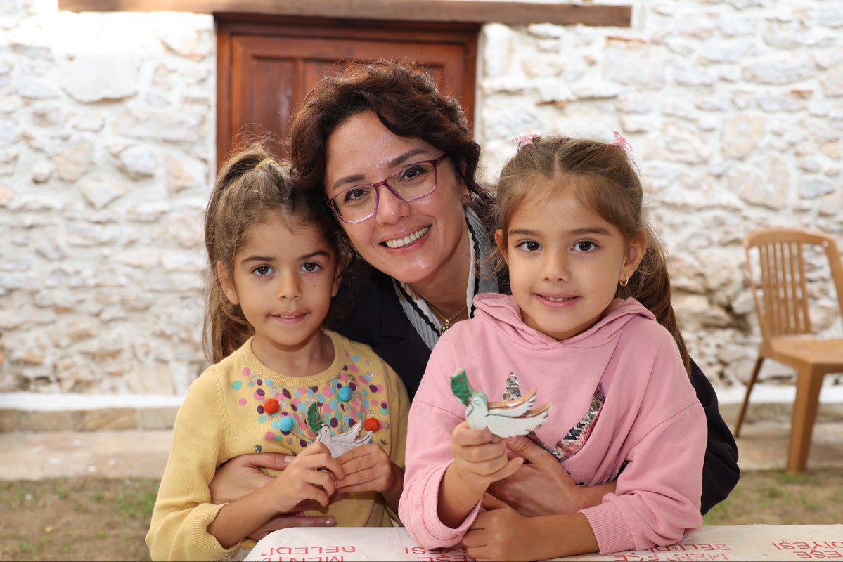 Menteşe'de Cumhuriyet Coşkusu Minik Ellerle Yükseldi