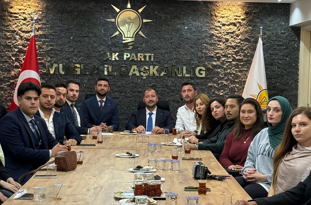 AK Parti Muğla'da Gençlik Kolları ile Bir Araya Geldi